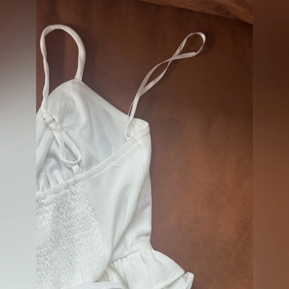 White Corset Crop Top with Ruffle Hem - Picture 9 of 10